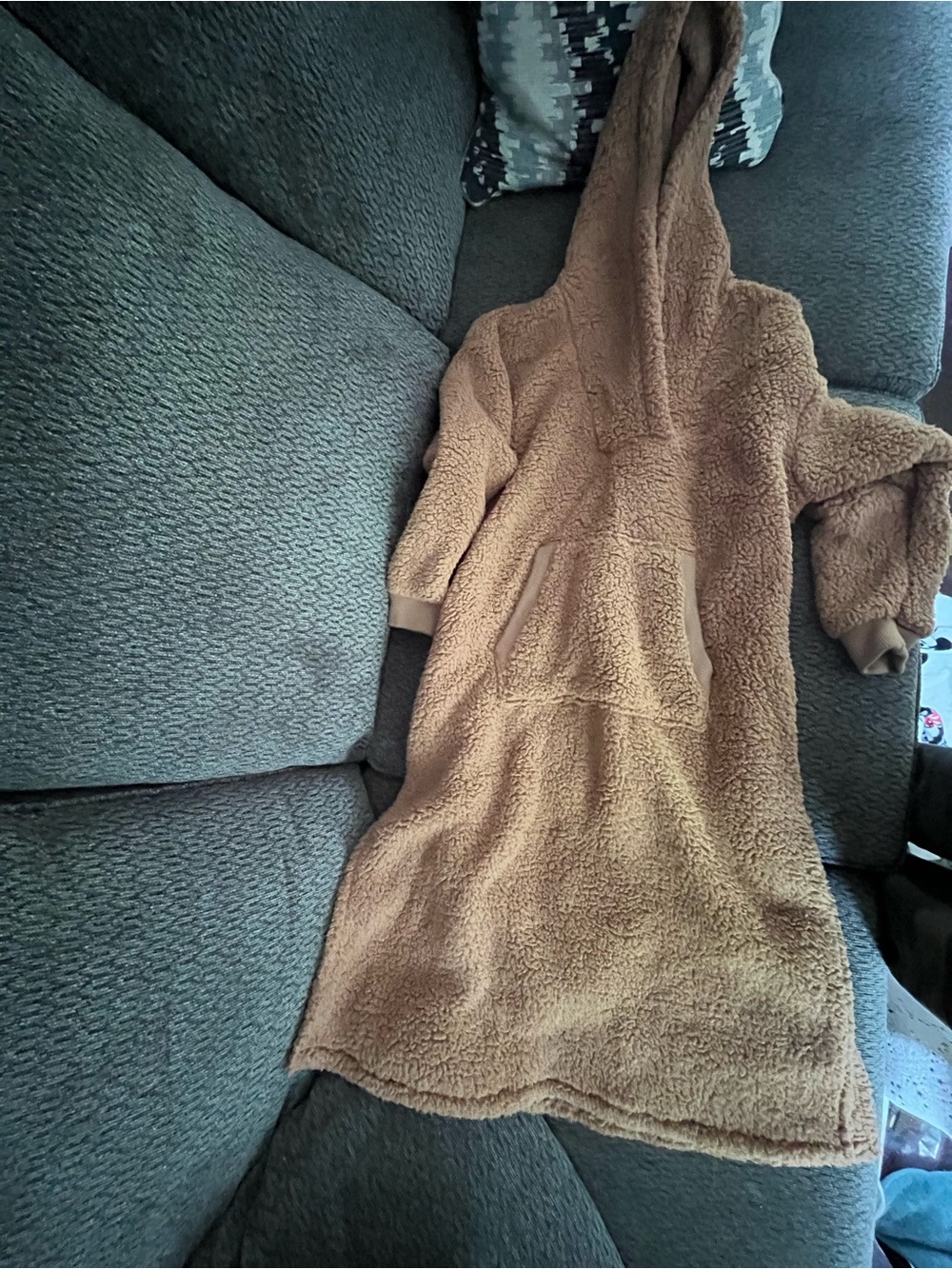 Simply Vera Vera Wang Hooded Sherpa Robe in Camel